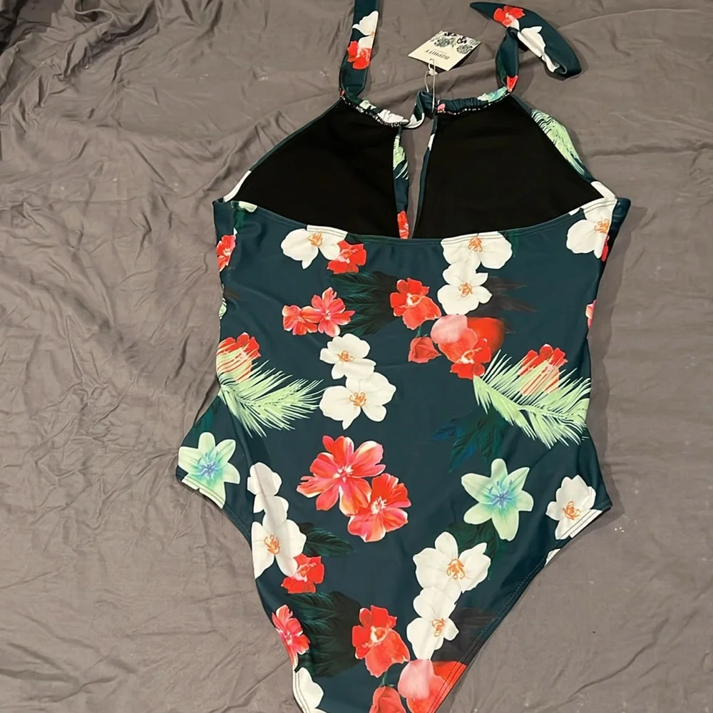 B2PRITY Swimsuit - Picture 3 of 4